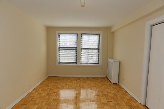 Building Photo - 629 W Belmont Ave