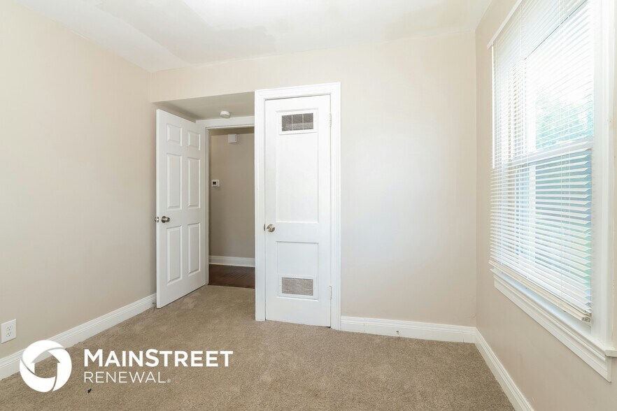 Building Photo - 2112 McCloskey Ave