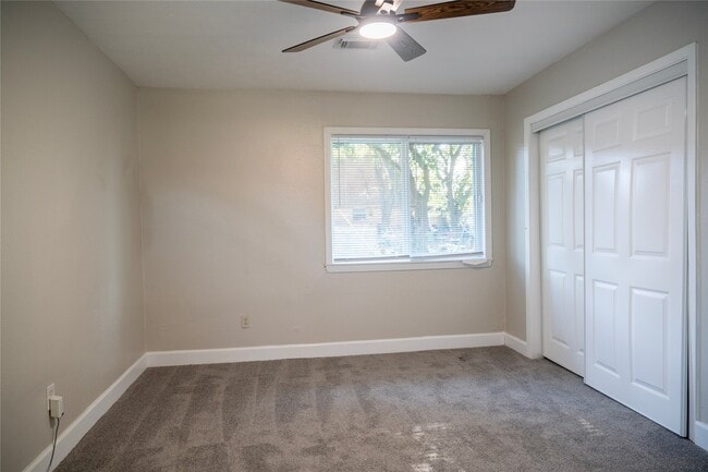 Building Photo - 5502 Elm Tree Dr