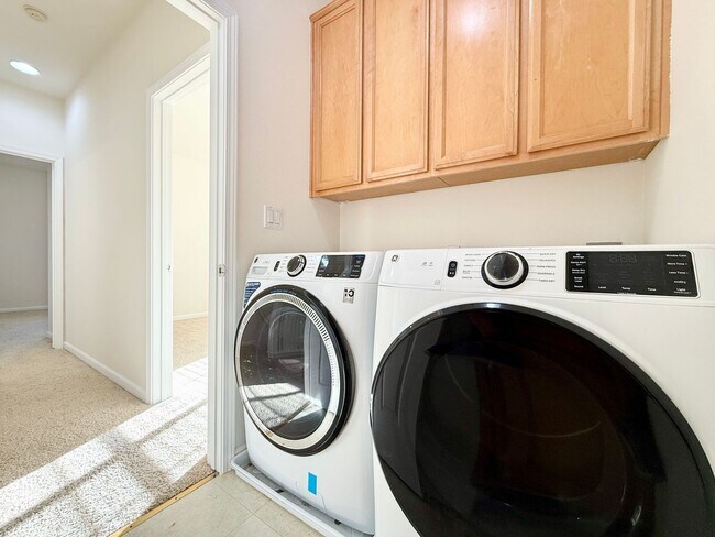Building Photo - Renovated Coastal Home with NEW Kitchen and a Spacious Layout