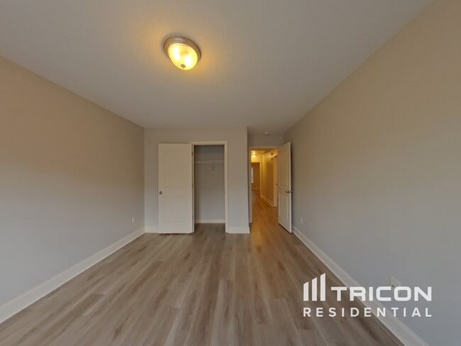 Building Photo - 507 Embassy Walk