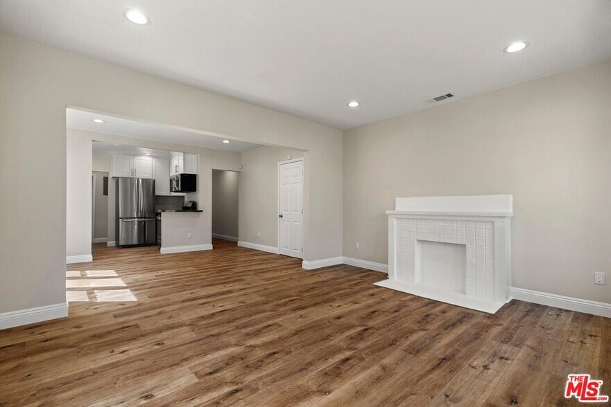 Primary Photo - 747 N Wilton Pl