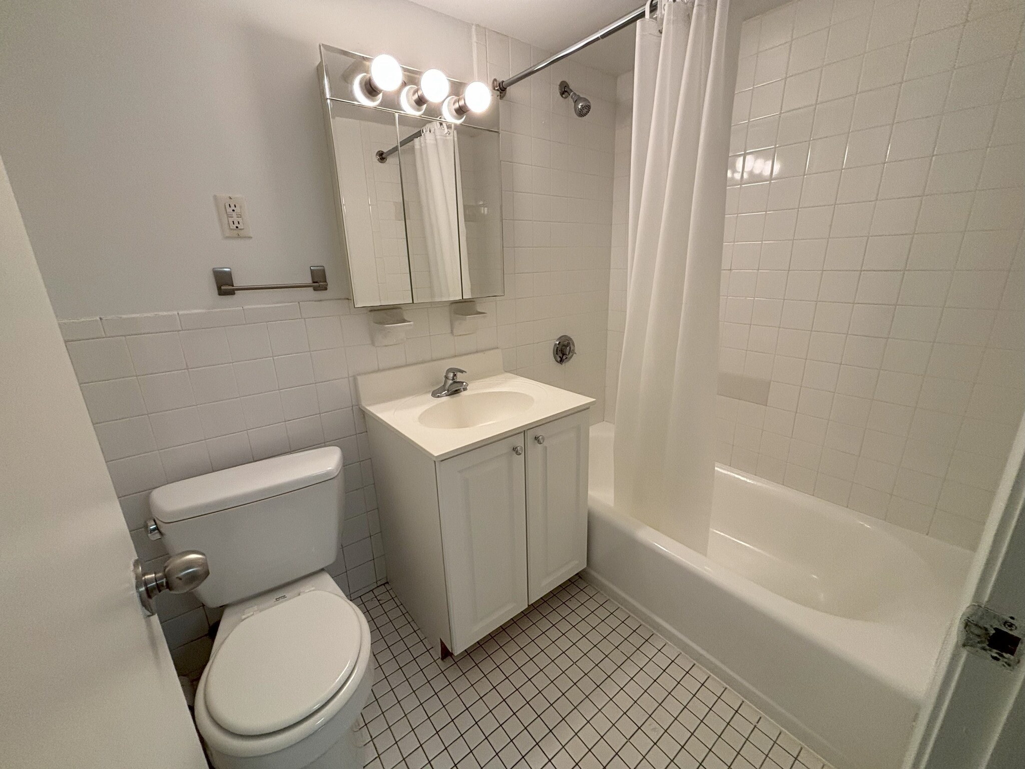 Building Photo - 1247 Beacon St