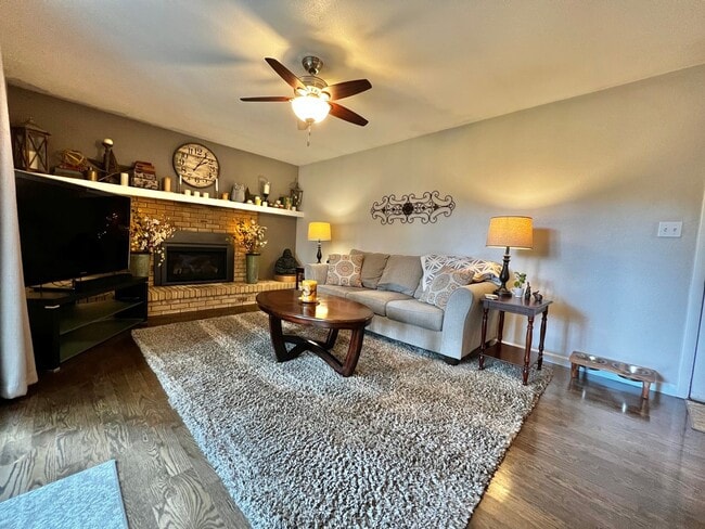 Building Photo - Remodeled 4 Bedroom 2 Bathroom Home in Fort Collins!