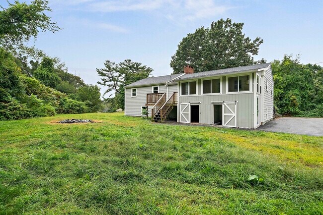 Building Photo - 334 N Main St