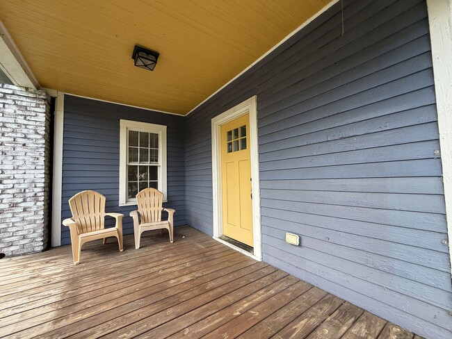 Building Photo - 2337 Woodbine Ave