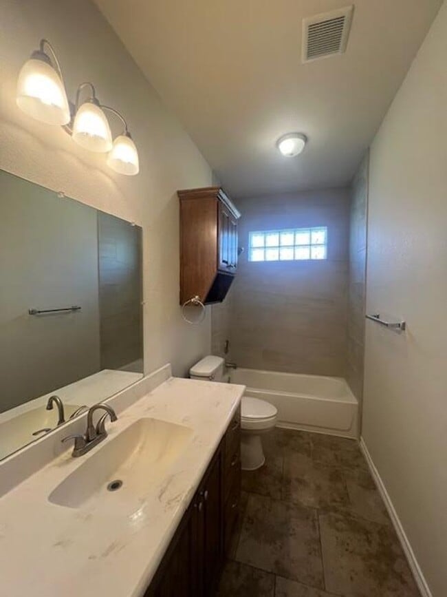 Building Photo - 195 Ashland Dr