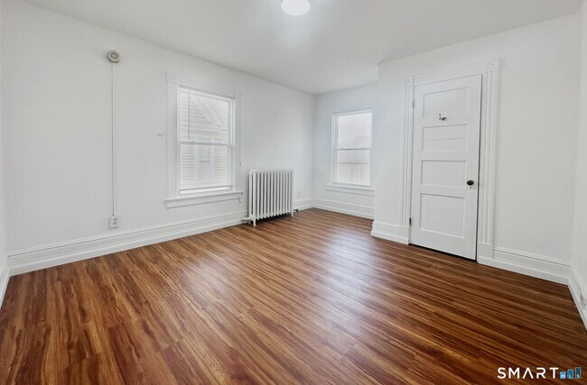 Building Photo - 394 High St