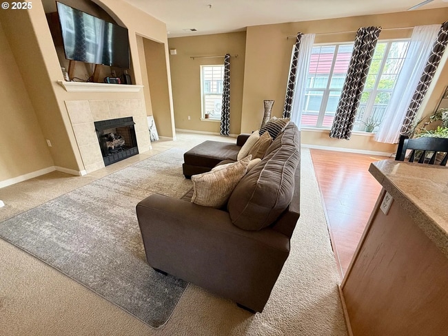 Building Photo - Spacious 2BD/2.5BA Townhome in the Heart o...