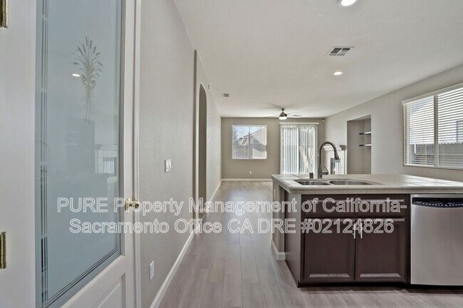 Building Photo - 1518 Sandmark Dr