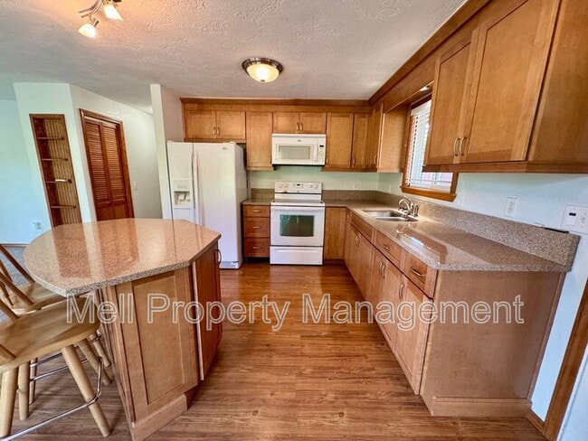 Building Photo - 231 Dogleg Pl