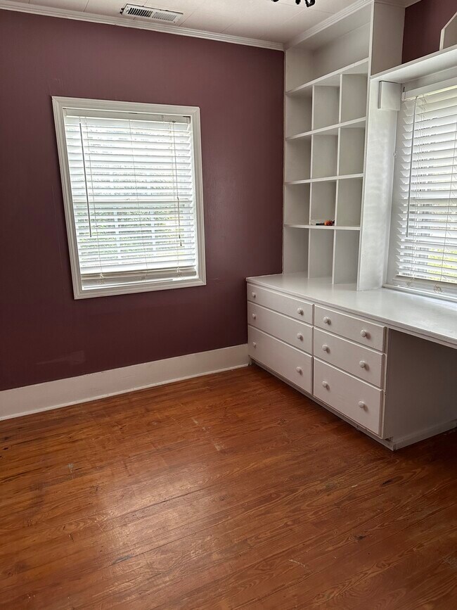 Building Photo - 1601 S 41st St