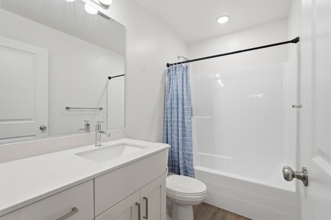 Building Photo - 613 W 550 N