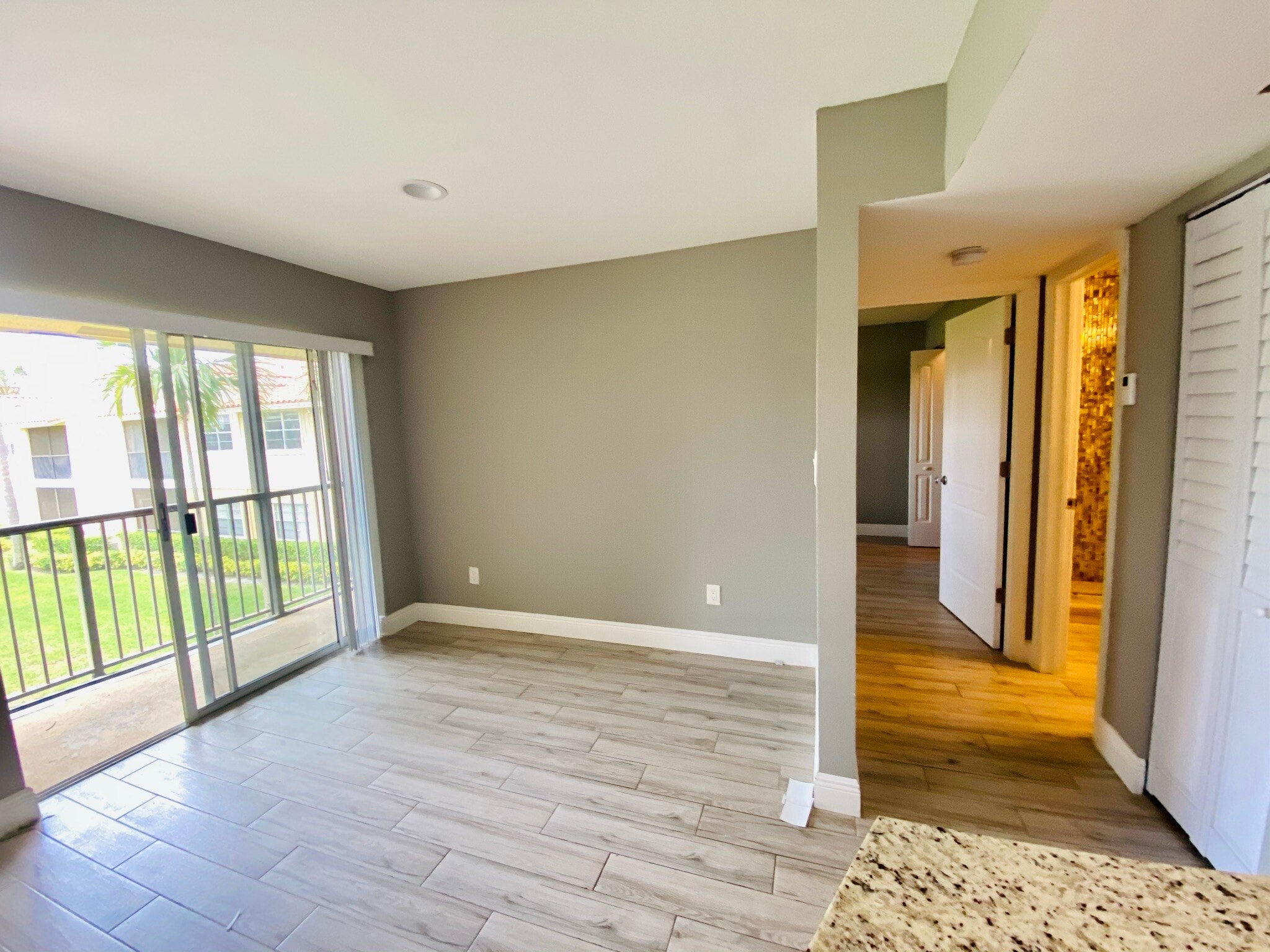 Building Photo - 1239 SW 46th Ave