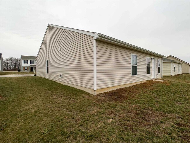 Building Photo - 391 Ariel Dr
