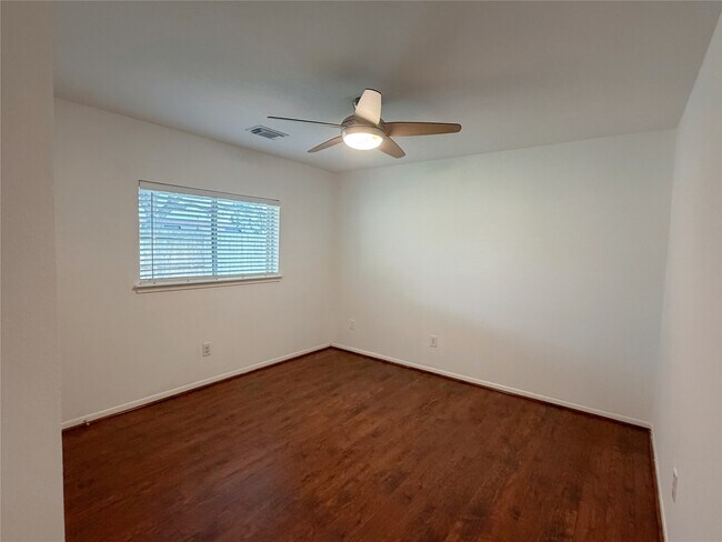 Building Photo - 2819 Russett Pl W