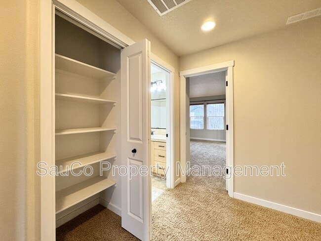 Building Photo - 322 SW Marsuda Terrace