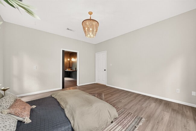 Building Photo - 41 Creek Forest Ln
