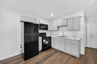 Building Photo - 706 N Eddy St