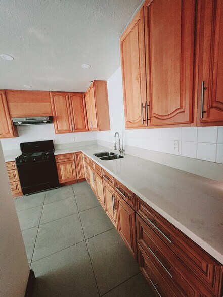 Building Photo - 2162 W Brownwood Ave