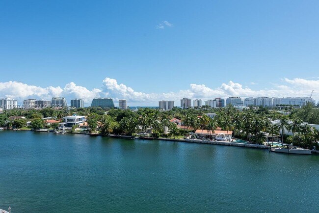 Building Photo - 9101 E Bay Harbor Dr