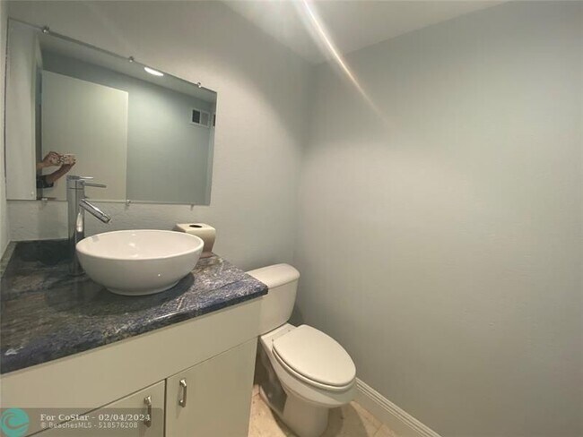 Building Photo - 6000 N Ocean Blvd