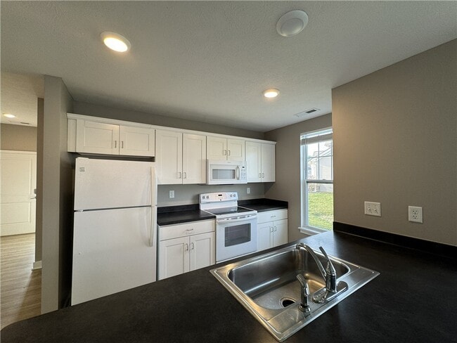 Building Photo - 29 Grn Spg Ln