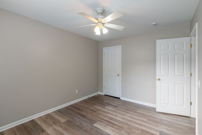 Building Photo - Spacious Townhome in Prime South Charlotte...