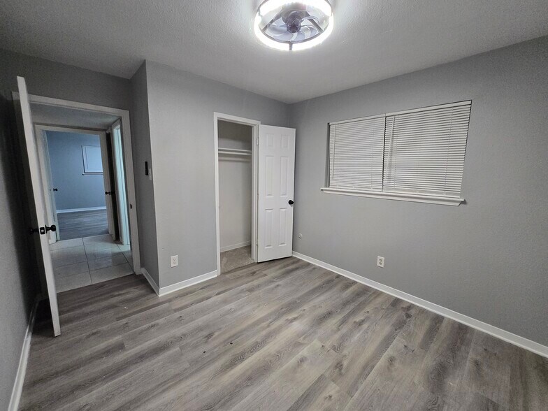 Building Photo - 12315 Barbizon Dr