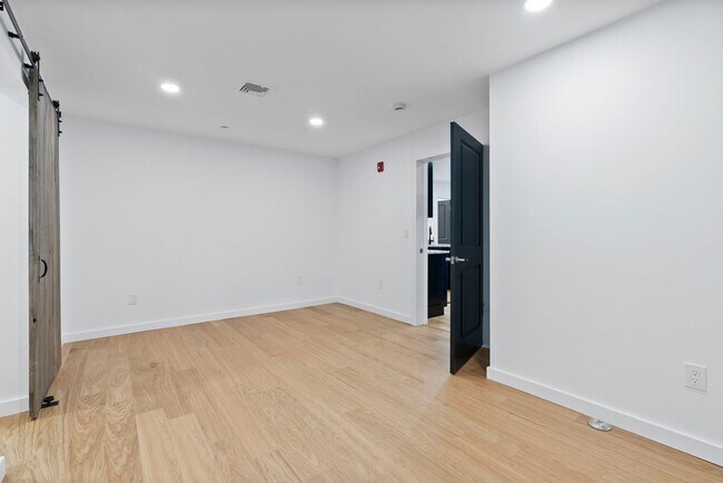 Building Photo - 179 Butternut St