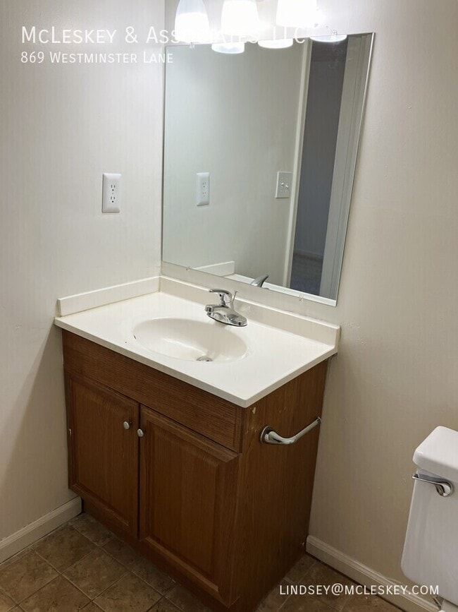 Building Photo - 869 Westminster Ln