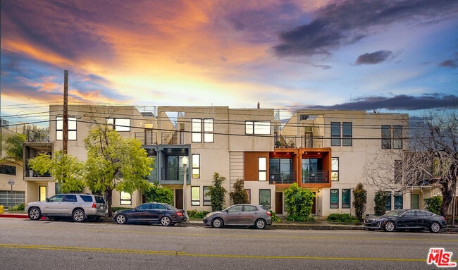 Building Photo - 2930 Rowena Ave
