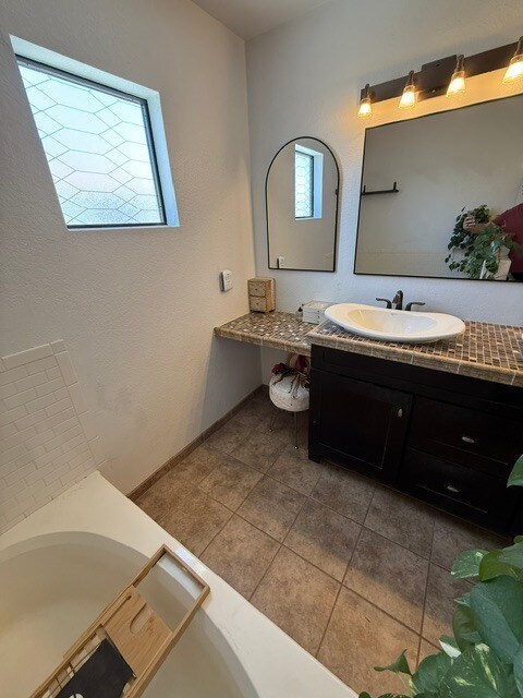 Building Photo - FOR RENT