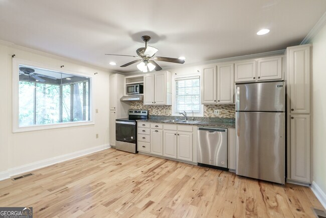 Building Photo - 248 W River Bend Dr