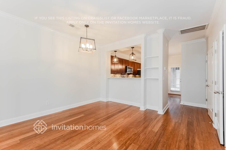 Building Photo - 2027 Oak Trail Dr