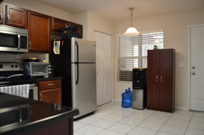 Building Photo - 4687 SW 48th Dr