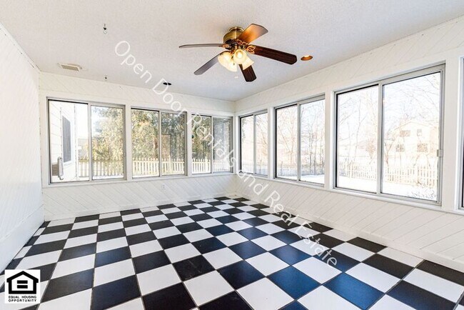 Building Photo - 1225 Clarion Dr