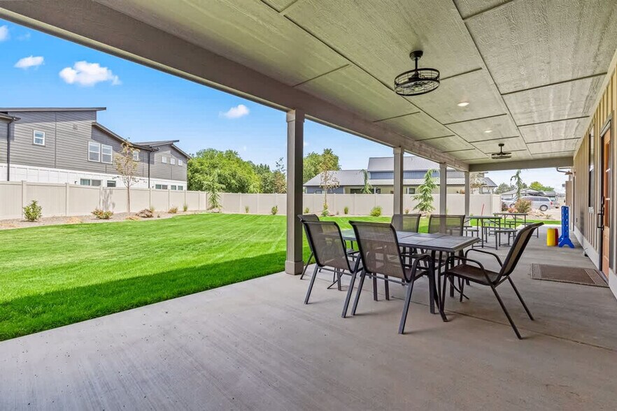 Building Photo - 306 CM Rdg Ln