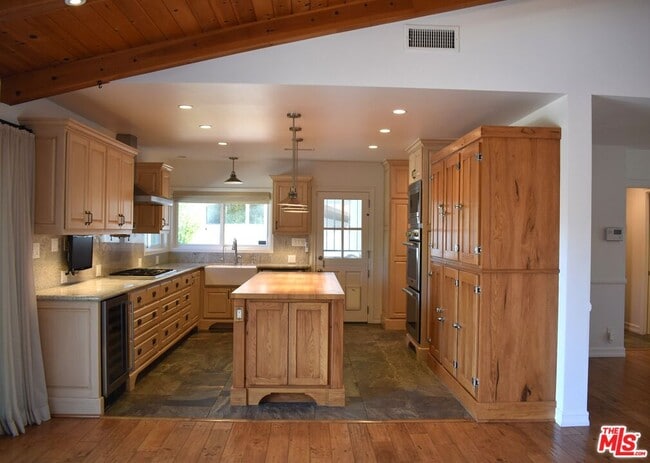 Building Photo - 11365 Chalon Rd