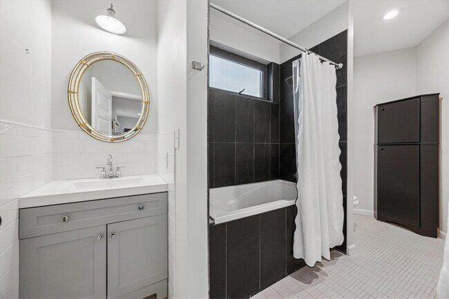 Building Photo - 6809 Meadow Cir