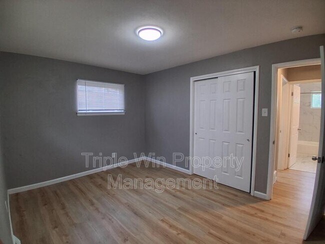Building Photo - 524 Acorn Dr