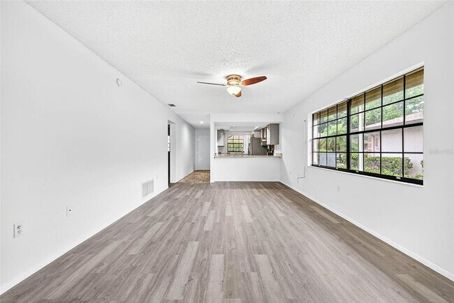 Building Photo - 13250 Ridge Rd S