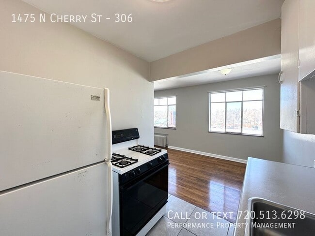 Building Photo - 1475 N Cherry St