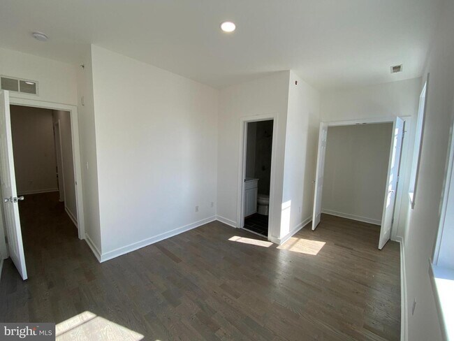 Building Photo - 528 N 34th St