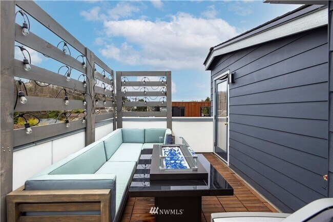 Building Photo - 5206 Delridge Wy SW