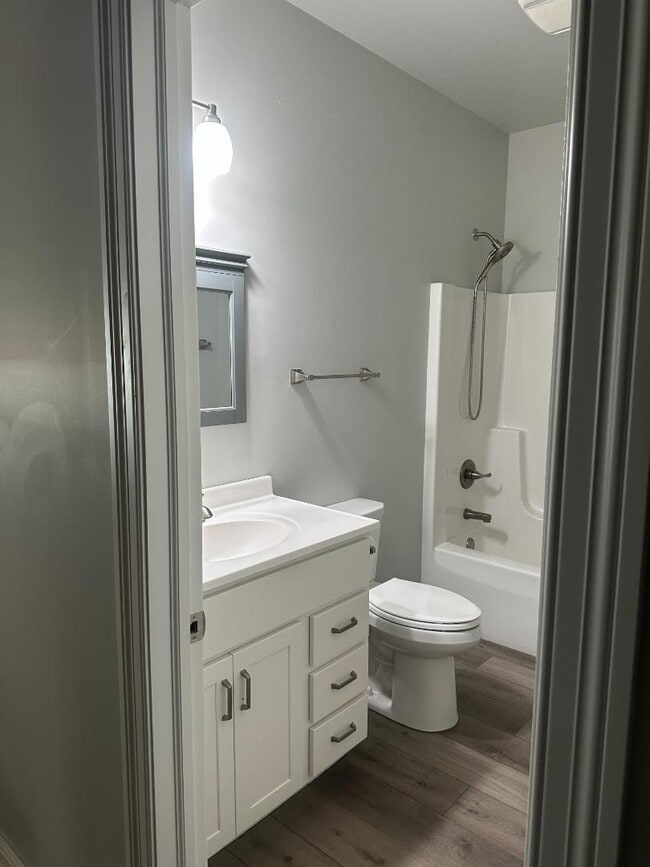 Building Photo - 107 Summertree Dr