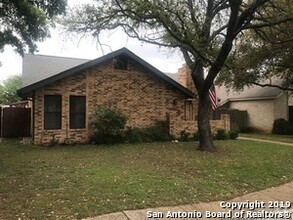 Building Photo - 16918 Summer Creek Dr