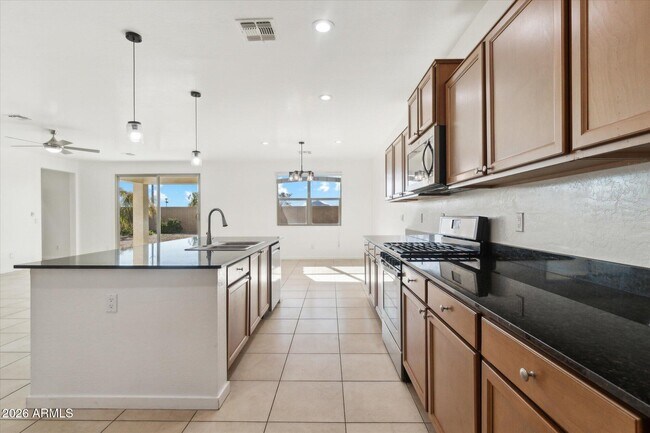 Building Photo - 37292 Yellowstone Dr