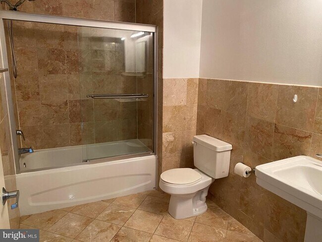 Building Photo - 3750 Main St