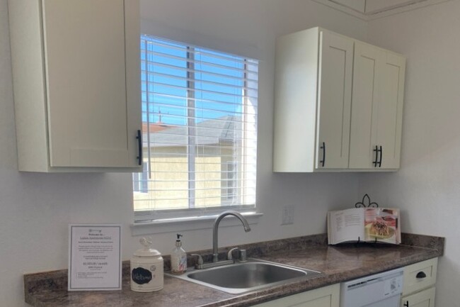 Primary Photo - Leilani Apartments